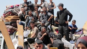 Gazatíes huyen de Rafah, a la sombra de la ofensiva israelí