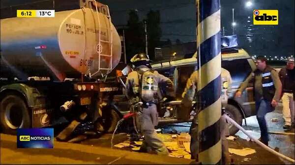 Video: Camioneta cargada de contrabando chocó al intentar escapar del control - ABC Noticias - ABC Color