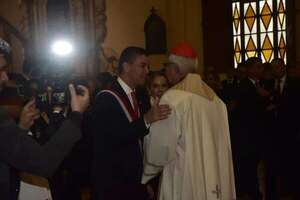 Santiago Peña en el tedeum: fondos de Itaipú, inclusión de su hijo en comitiva y el mensaje del arzobispo - Nacionales - ABC Color