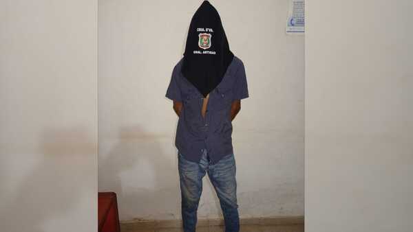 Un hombre intentó acuchillar a su madre anciana y terminó preso