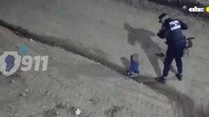 Córdoba: un bebé que estaba gateando en la calle en plena madrugada - Mundo - ABC Color