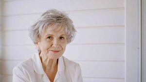 Alice Munro, cuentista canadiense ganadora del Nobel, muere a los 92 años