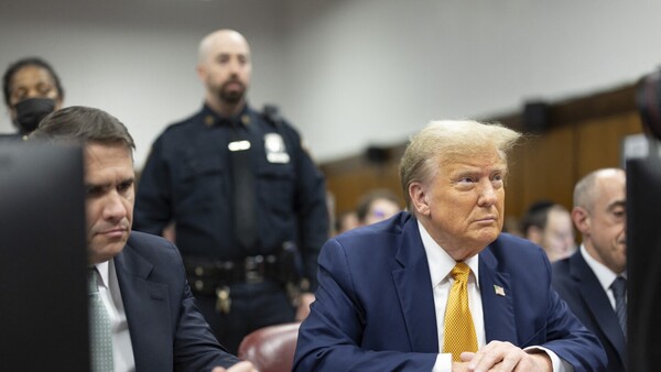 Ex hombre de confianza de Donald Trump sigue acusándolo durante su juicio