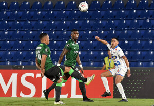 Versus / Nacional, ya eliminado, en modo juez en la definición de su grupo en la Sudamericana