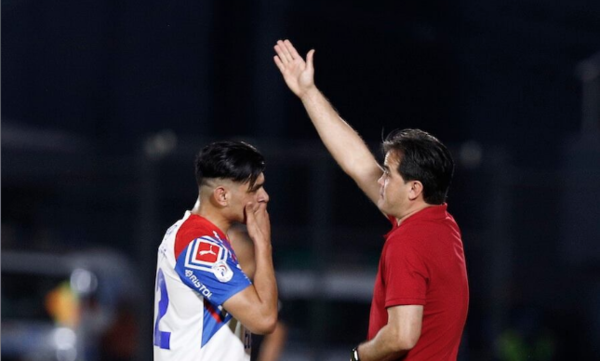 Versus / Diego Gavilán y el caso Claudio Aquino: “En el vestuario se equivoca, no fue profesional”