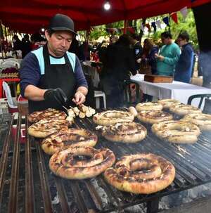 Feria gastronómica y artesanal en la plaza Uruguaya - Nacionales - ABC Color