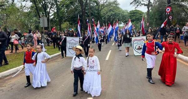 La Nación / En el Este homenajearon a los héroes con el tradicional desfile estudiantil