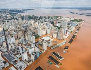 Bomberos paraguayos brindaron asistencia a afectados por inundaciones en Brasil · Radio Monumental 1080 AM