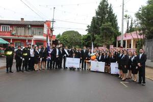 CON UN HERMOSO DESFILE CELEBRARON 454 AÑOS DE VILLARRICA