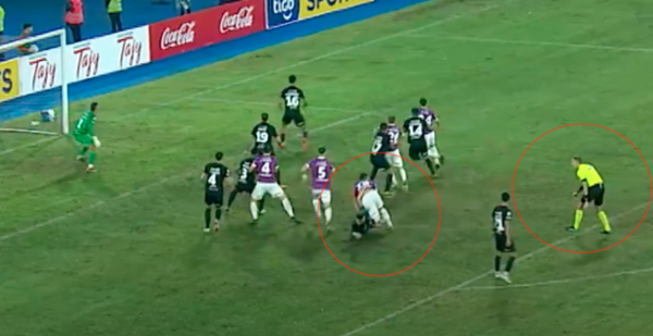 Versus / Análisis arbitral: Aseguran que Churín arrastra a Capasso
