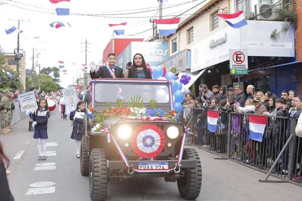 Estudiantes de Ñemby honran a la patria independiente - Nacionales - ABC Color