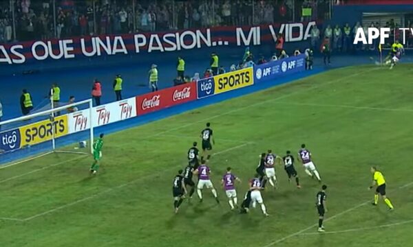 (VIDEO). ¿Fue piko penal la jugada contra Diego Churín durante el clásico?