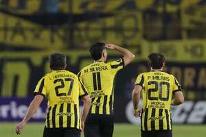 Peñarol saca provecho del balón parado para vencer a Mineiro y afirmarse como segundo - Fútbol Internacional - ABC Color