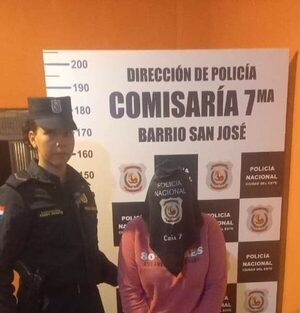 Se quedó sin festejo: Doña fue detenida por robar carne y maquillaje de un súper