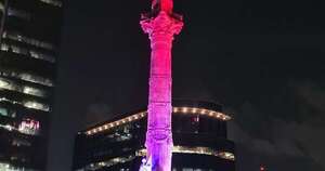 La Nación / En honor a Paraguay, monumentos de México se iluminan con los colores de la bandera