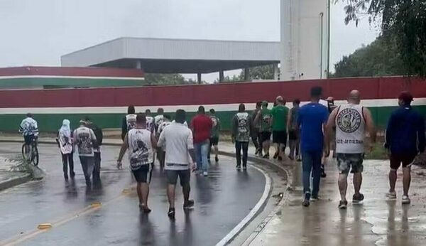 Versus / Tenso ambiente: La barra de Fluminense encaró al plantel por los malos resultados
