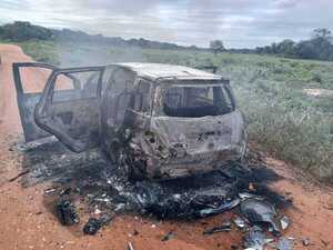 Automóvil quedo incinerado aparentemente debido a desperfectos