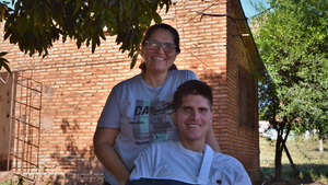 Ejemplo de amor y fe: José Zaván retorna a la universidad con su madre como compañera - Noticiero Paraguay