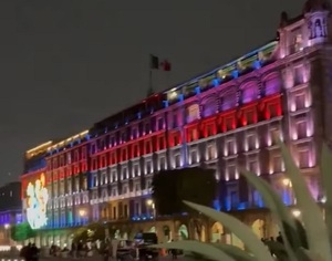 Monumentos de la Ciudad de México iluminados con los colores de Paraguay
