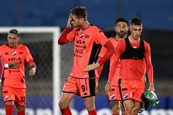 Bernay apuntó que fueron responsables de perder el encuentro - Fútbol - ABC Color