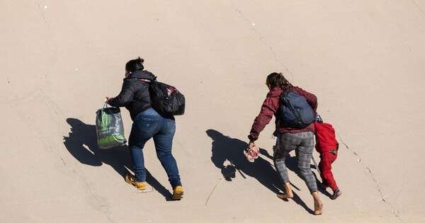 La Nación / Mujeres de Latinoamérica son las que más migran por necesidad laboral, según OIT