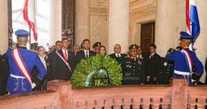 La Nación / Ofrenda floral en el Panteón de los Héroes - OJO Galería