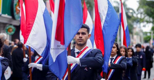 La Nación / Desfiles y ferias por los 213 años de independencia - OJO Galería