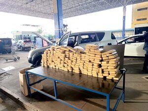 Detienen a paraguayo con 150 kilos de droga transportada en el doble fondo de camioneta - La Clave