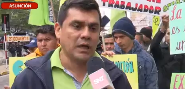 Manifestación de docentes frente a MEC - C9N