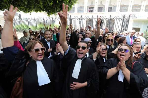 Centenares de abogados tunecinos protestan contra detenciones y “torturas” de compañeros - Mundo - ABC Color