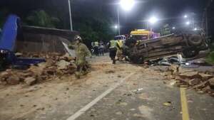 Camionero imputado dice que fue camioneta del hijo de Llano la que lo chocó - Policiales - ABC Color