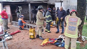 Agente del Grupo Lince cae a pozo de unos 10 metros y es rescatado por bomberos