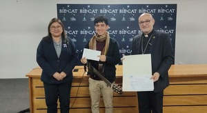 Emanuel Arapy interpreta el Himno de la Bienal Católica