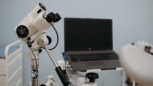 Identifican cómo mutaciones genéticas causan dos tipos de ceguera hereditaria