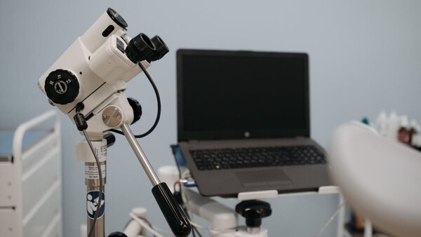 Identifican cómo mutaciones genéticas causan dos tipos de ceguera hereditaria
