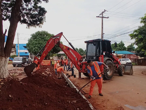 Colocan cordones en obra de asfaltado en calle 2000 - La Clave