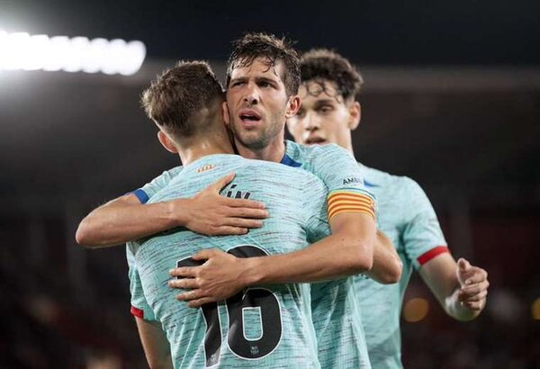 Barcelona gana 2-0 al colista Almería y se afianza en el segundo puesto