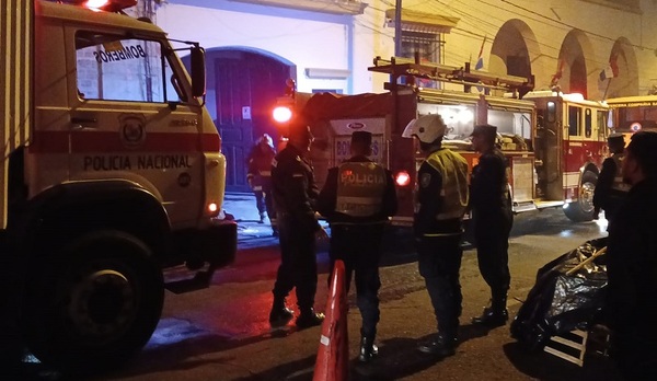 Reportan incendio en oficinas de la Caja de Jubilados Municipales