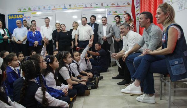 Entregan biblioteca escolar en Encarnación como parte del Programa Ñe’ẽry