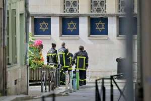 Policía mata a hombre armado que quería quemar una sinagoga en Francia - Mundo - ABC Color