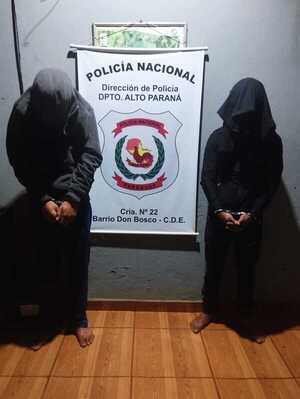 Detienen a dos implicados en hurto de computadoras de escuela en CDE - La Clave