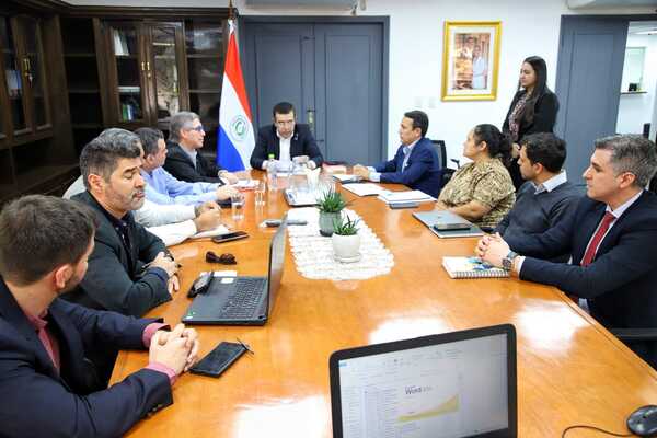 Hoy Gobierno tratará de destrabar paro de transporte Público