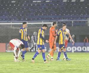 Un doblete de Helinho le da el triunfo a Bragantino ante Sportivo Luqueño en Asunción - Fútbol Internacional - ABC Color