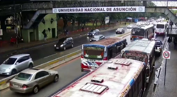 Internos salieron a mostrar sus flotas ante posible paro de transporte