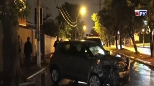 Automovilista chocó contra una columna en Lambaré - Noticias Paraguay