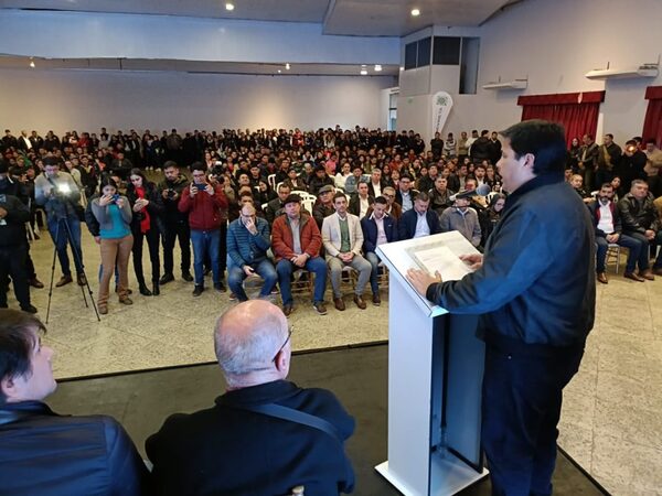Cerca de 900 jovenes de Misiones recibieron becas para estudios universitarios - .::Agencia IP::.