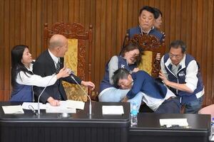 Escándalo en el Parlamento taiwanés, en vísperas de la asunción presidencial  - Mundo - ABC Color