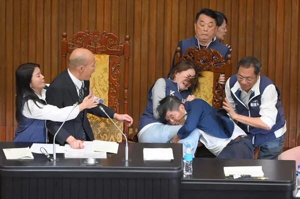 Escándalo en el Parlamento taiwanés, en vísperas de la asunción presidencial - Mundo - ABC Color