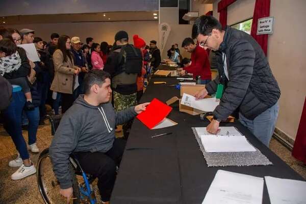 San Ignacio: entregan becas universitarias a 867 jóvenes del departamento de Misiones - Nacionales - ABC Color