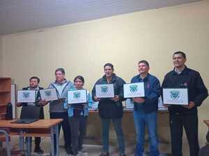 Entregaron notebooks para curso de informática en Colegio 25 Leguas de Tte. Irala Fernández